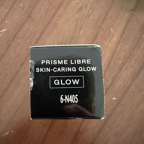 Prisme Libre skin caring glow foundation by Givenchy- Brand new - Picture 6 of 8